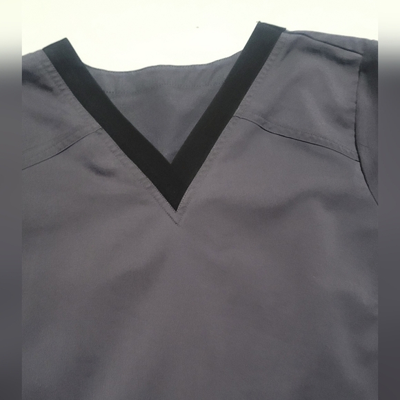 Scrub Star Womens Black And Dark Gray Scrub Top. Size Small - Picture 3 of 7